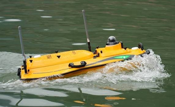 Apache 4 Pro uncrewed survey vessel under way on a reservoir